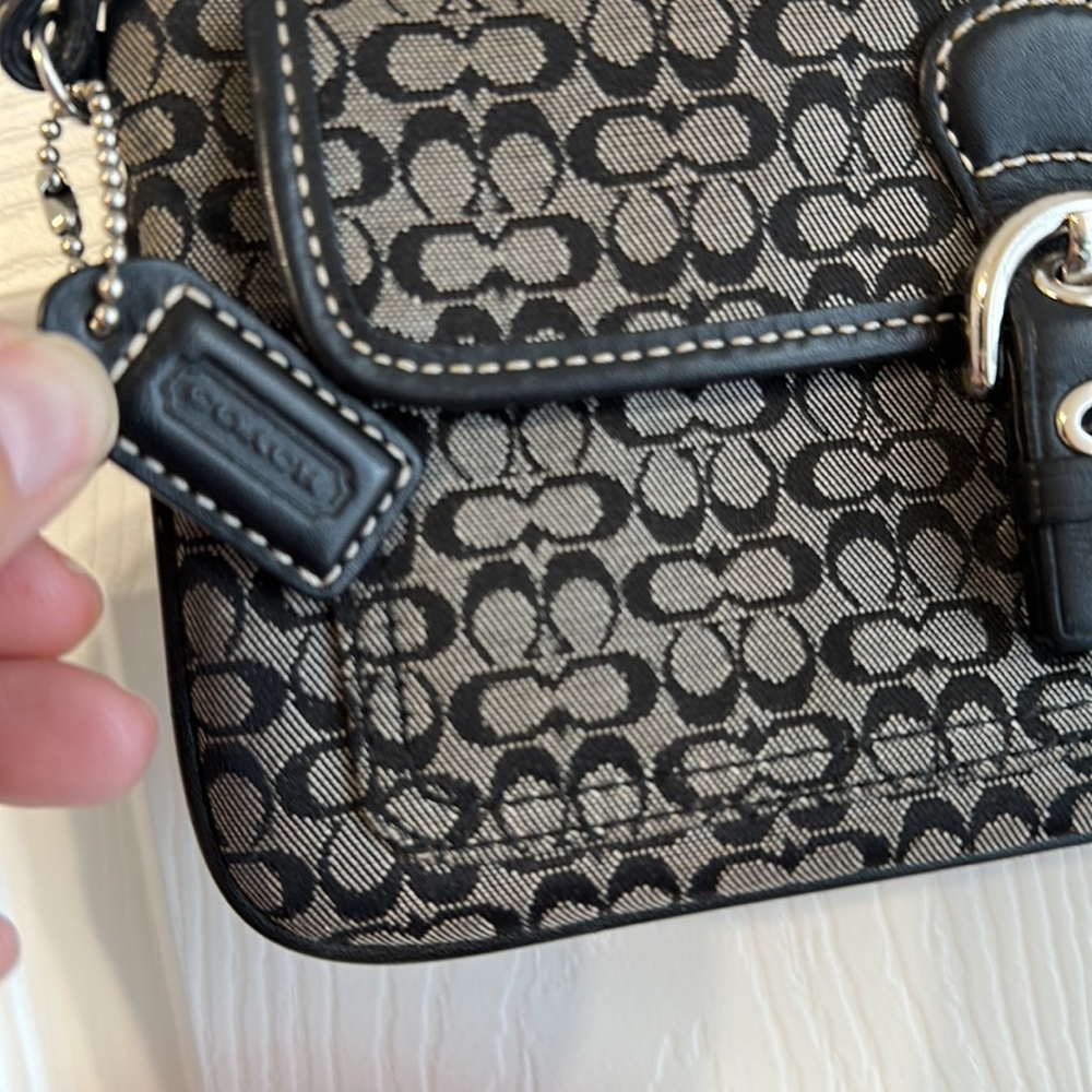 Coach wristlet - Picture 2 of 7